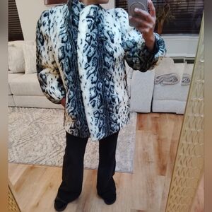 SOLD 🤷🏾‍♀️⭐️ Vintage JORDACHE Faux Fur Coat 3/4 Length Leopard Animal Print ⭐️